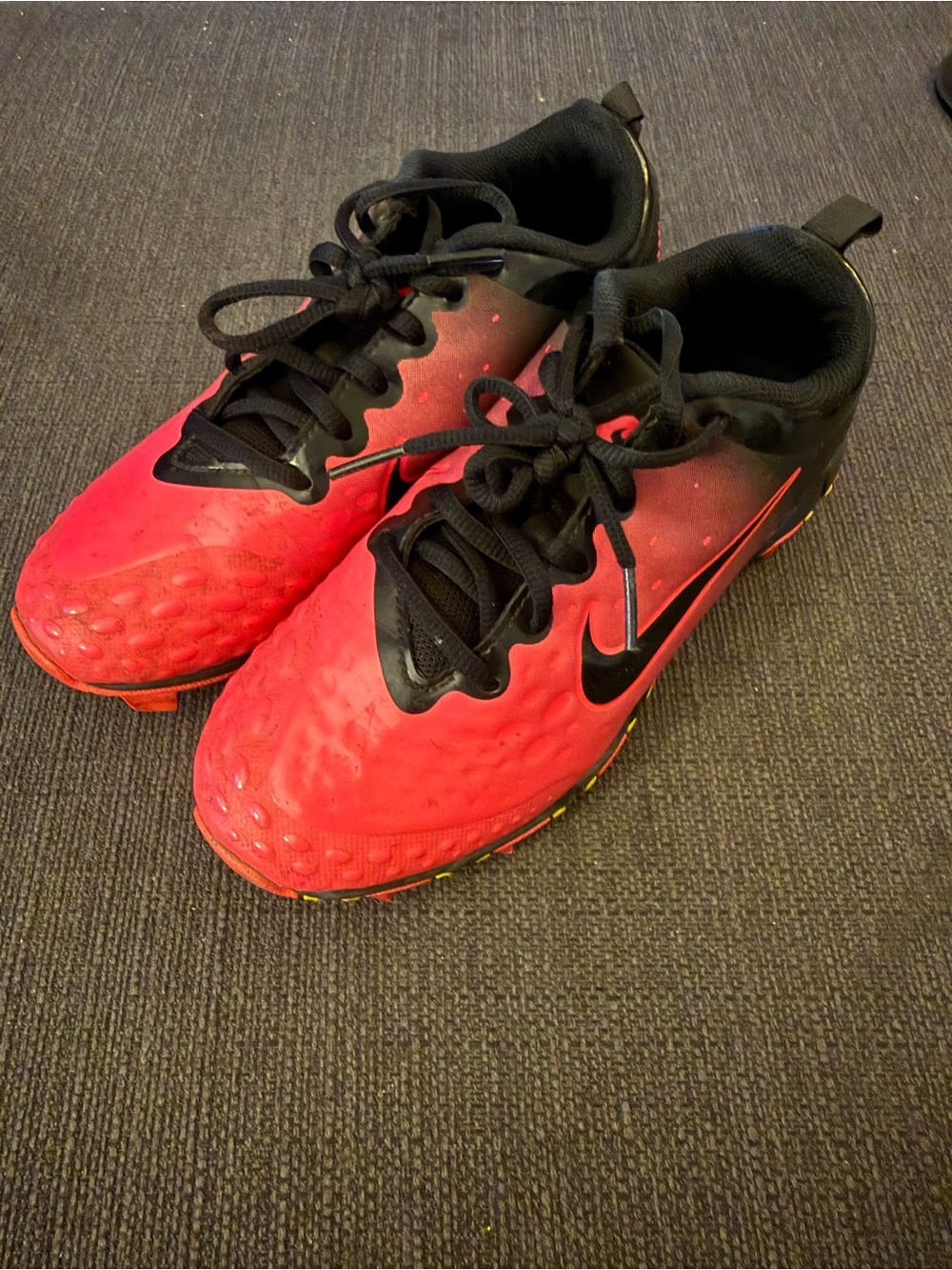 Nike Kids Red and Black Low-Top Sneakers